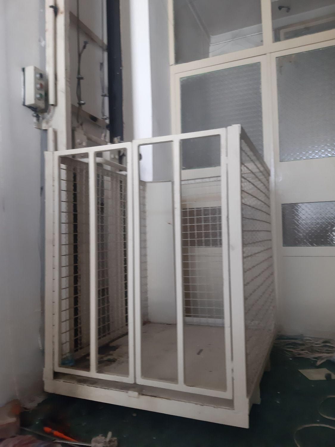 الو آسانسور بالابر پله پیما(نصب و تعمیر)|خدمات پیشه و مهارت|ارومیه, |دیوار