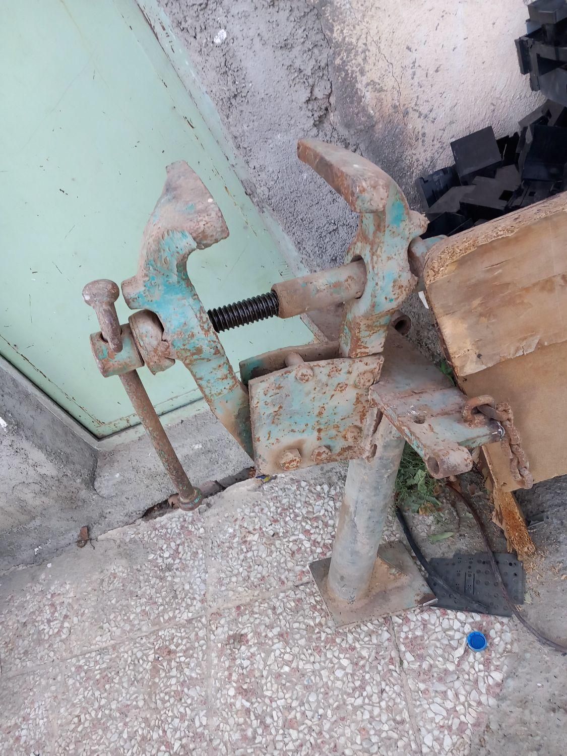 گیره آهنگری|ابزارآلات|ملارد, |دیوار