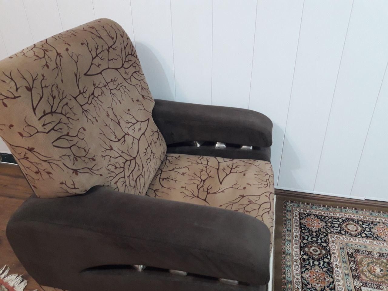 مبل چهار نفره|مبلمان خانگی و میز عسلی|رشت, جهاد|دیوار