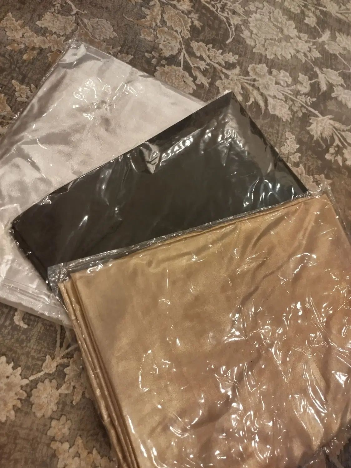 پیشبندآرایشگری دو رو، تک وعمده در۳رنگ ضدآب کش دار|آرایشی، بهداشتی، درمانی|تهران, جنت‌آباد جنوبی|دیوار
