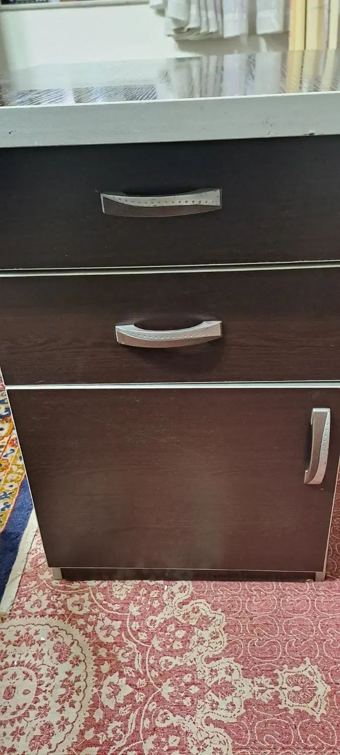 میزکار.صندلی.کتابخانه.طبقه ی دکوری.به صورت یکجا|دفتر کار|یزد, |دیوار