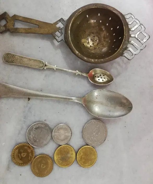 چندعددسکه  قدیمی یه چایی صاف کن ودوتاقاشق|صنایع دستی و سایر لوازم تزئینی|مشهد, هفده شهریور|دیوار