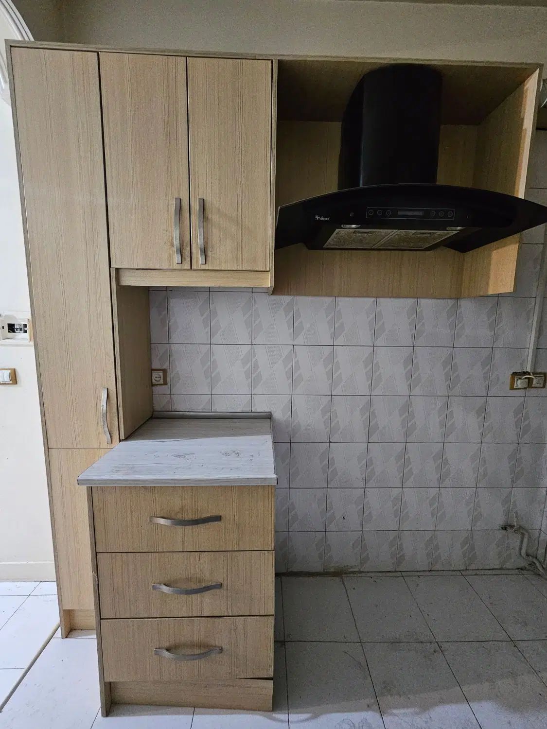 ۸ متر کابینت ام دی‌اف تمیز همراه سینک و شیر و هود|مصالح و تجهیزات ساختمان|تهران, جمال‌زاده|دیوار
