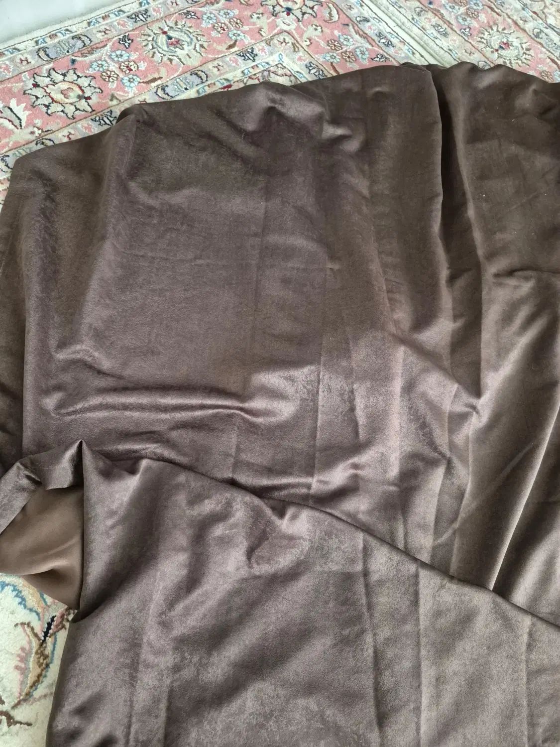 ۲ قواره پارچه مخمل شانل پرده ای زرشکی و قهوه ای|پرده، رانر، رومیزی|کرج, فاز ۳ گوهردشت|دیوار