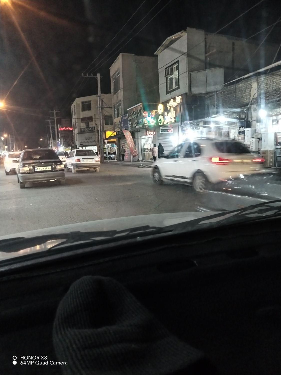 مغازه 25متری تقاطع خیابان امام خمینی و شریعتی|اجارهٔ مغازه و غرفه|زاهدان, |دیوار