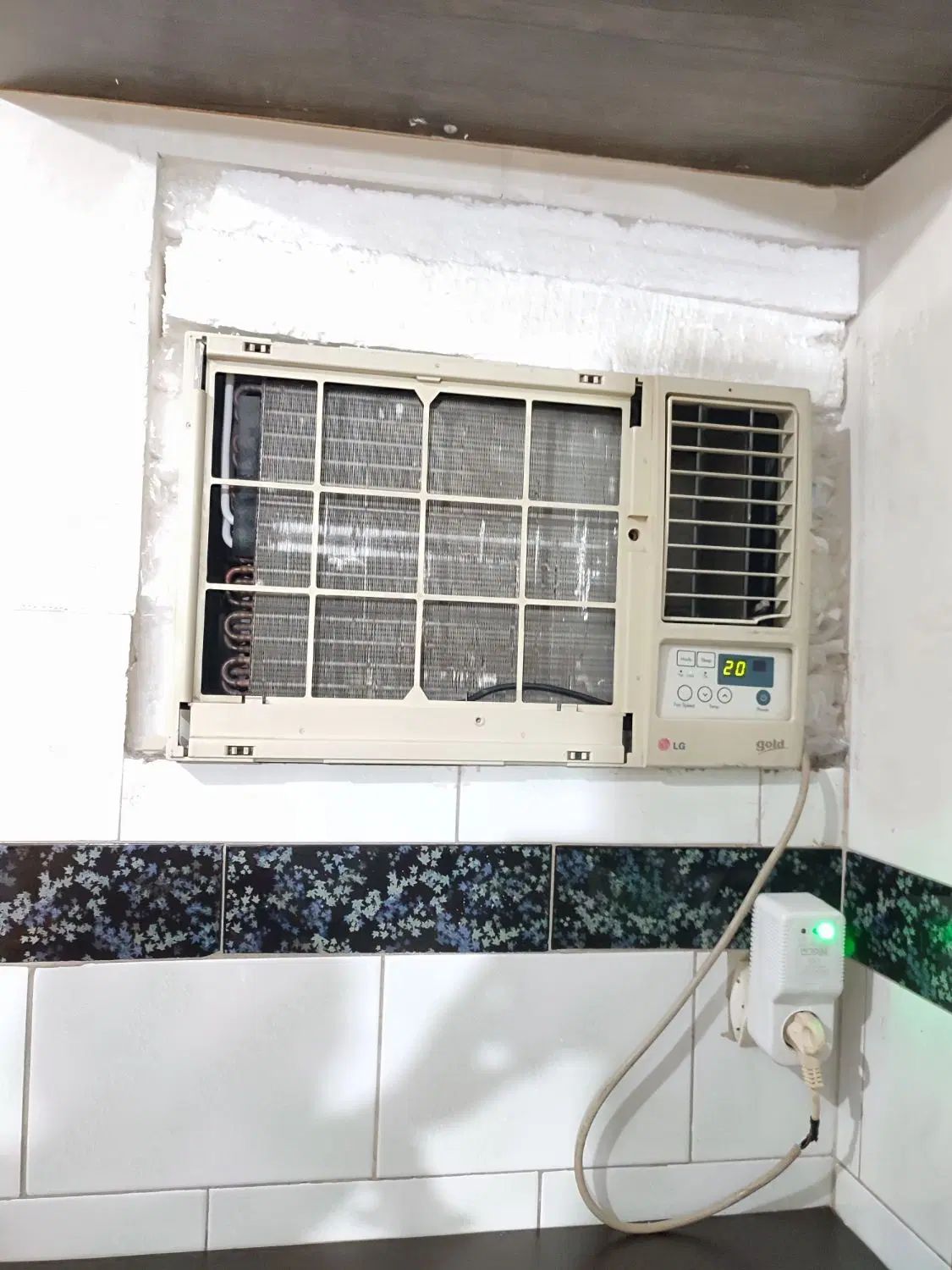 کولر پنجره ای ال جی 12000|کولر گازی و فن‌کوئل|رشت, سلیمانداراب|دیوار