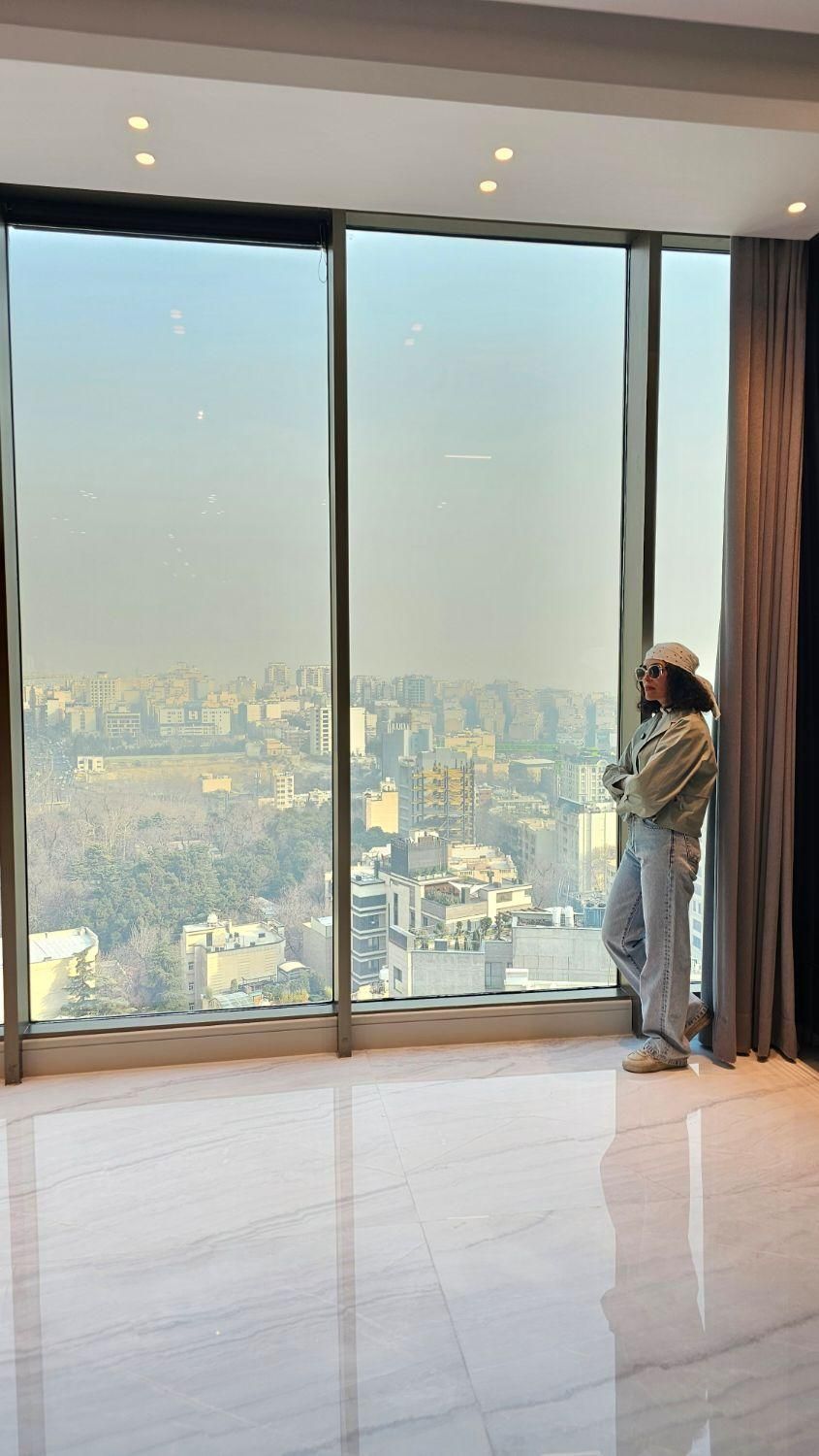 مدرن نیویورکی تمام شیشه‌ای / ۴۱۰ متر الهیه