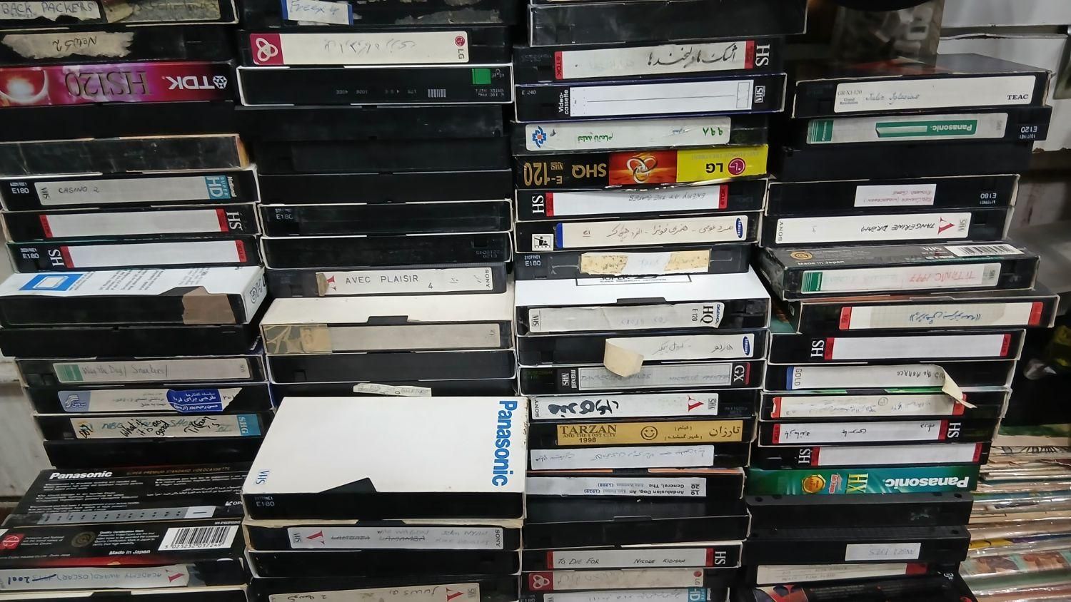 فیلم VHS پرشده  ۳۰۰ عدد دونه ایی ۵تومن|فیلم و موسیقی|تهران, امیریه|دیوار