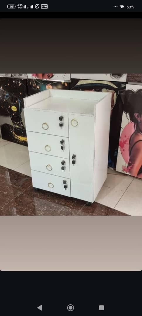 صندلی اصلاح سرشور پدیکور آینه دکور ترولی آرایشگاه|آرایشگاه و سالنهای زیبایی|شیراز, شهرک فرزانگان|دیوار