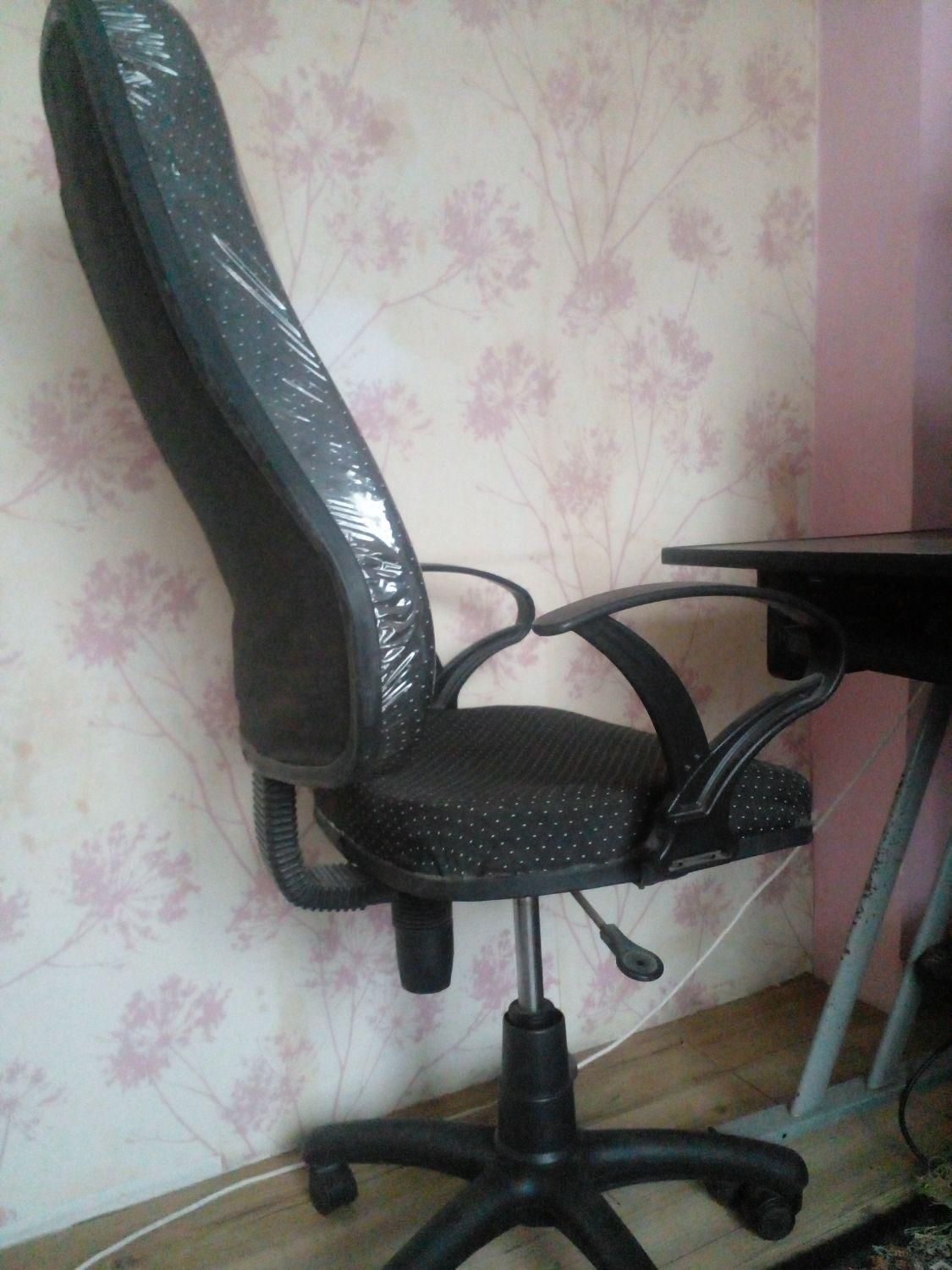 مانیتور با میز کامل  و صندلی گردان|میز تحریر و کامپیوتر|لنگرود, |دیوار