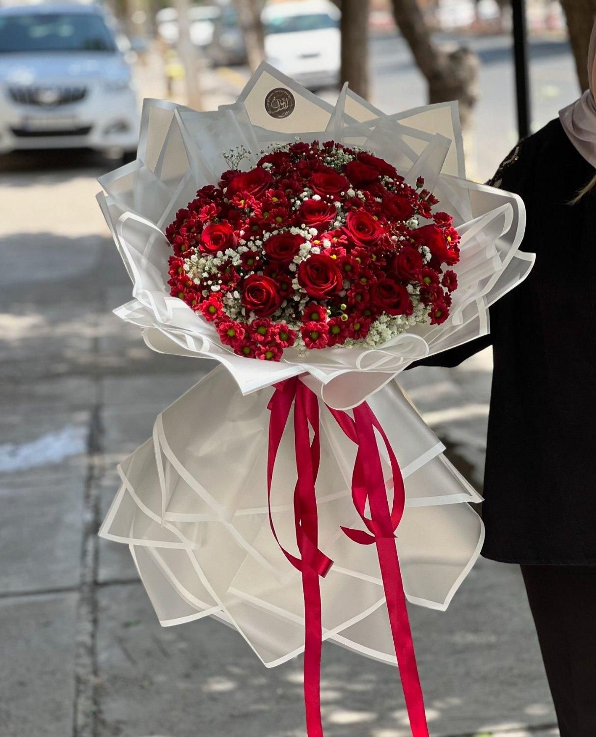 گل رز طبیعی شاخه ای با تزیینات و مدل های روز|گل و گیاه طبیعی|تهران, عباس‌آباد|دیوار