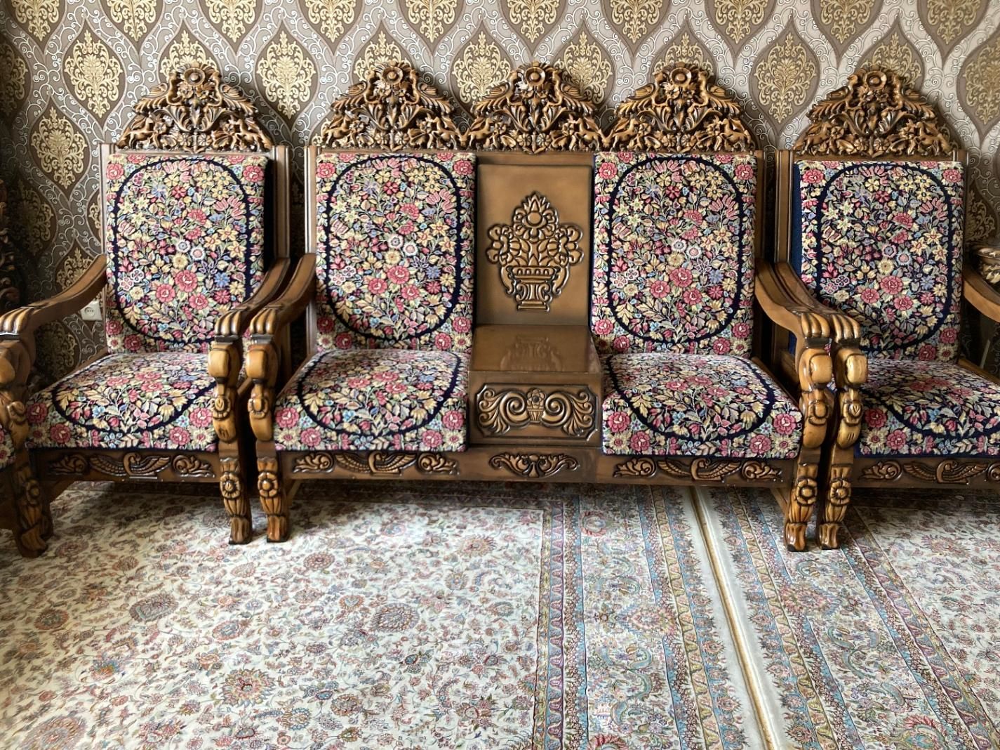 مبل قالی(کاناپه دو نفره و دو عدد تک نفره دستباف)|مبلمان خانگی و میز عسلی|کرمان, |دیوار