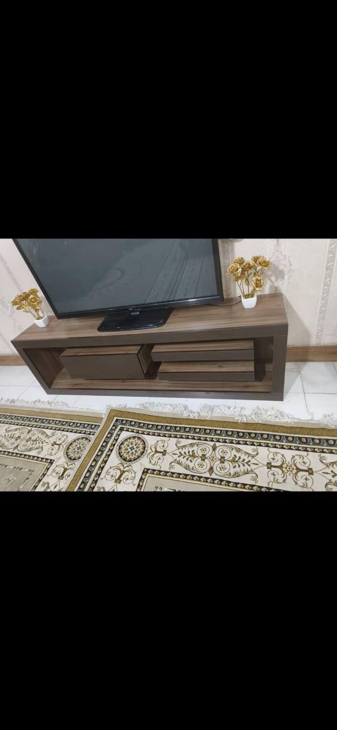 میز تلوزیون کاملا سالم بدون هیچ گونه رنگ پریدگی|میز تلویزیون|اهواز, کوی ترابری|دیوار