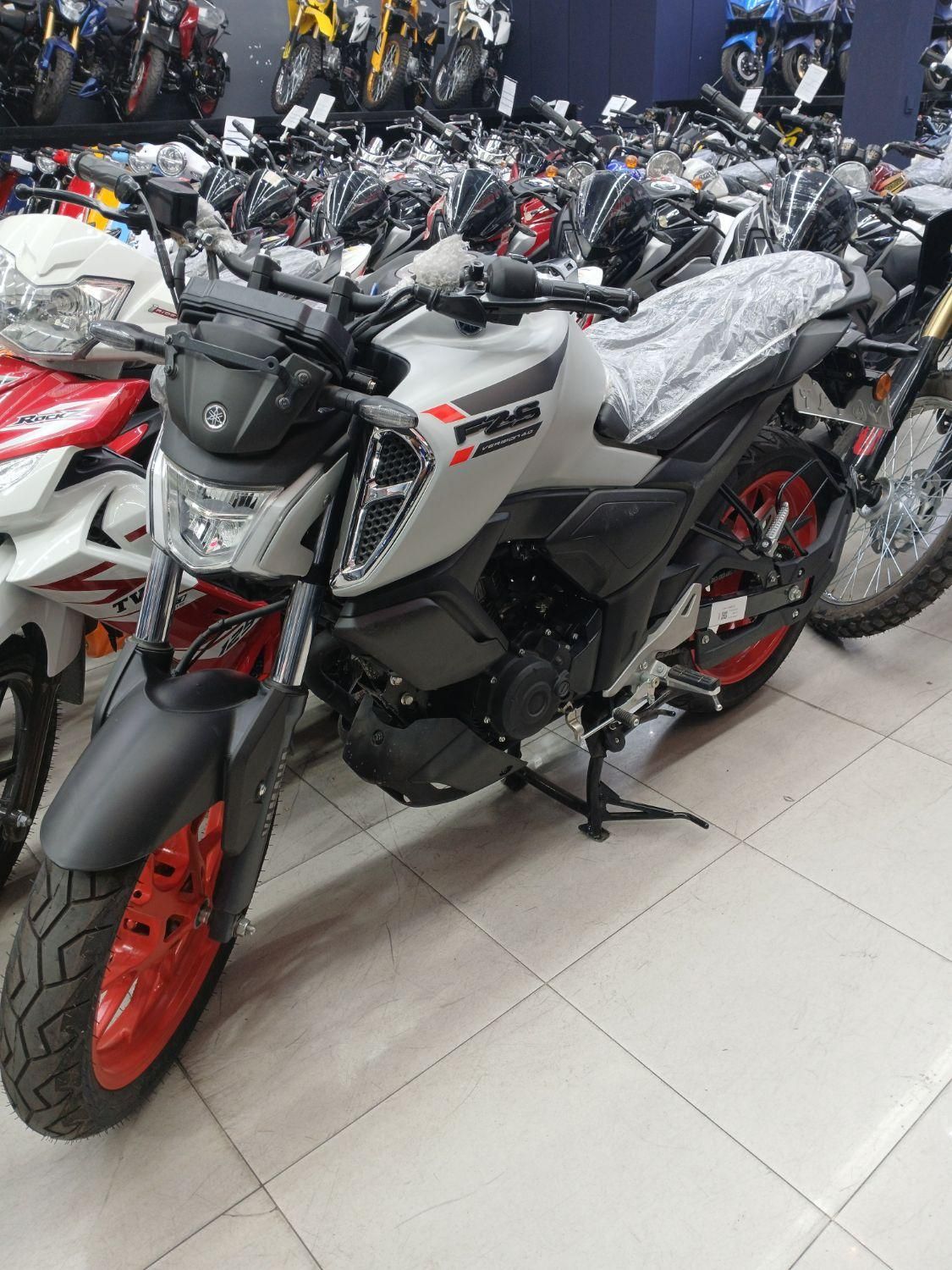 (۱۸ ماهه ماهیانه) یاماها FZ 150|موتورسیکلت|تهران, بهار|دیوار