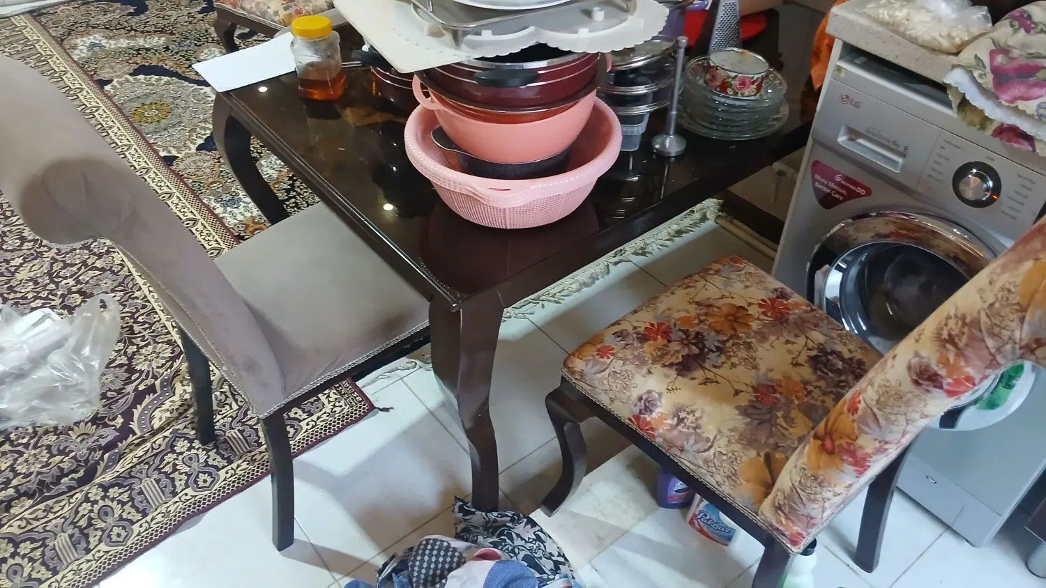میز ناهار خوری با ۴ عدد صندلی سالم شسته شده تمیز|میز و صندلی غذاخوری|اندیشه, اندیشه فاز ۱|دیوار