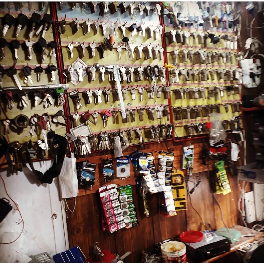 کلید سازی و خدمات سویچ خودرو|خدمات پیشه و مهارت|خرم‌آباد, |دیوار