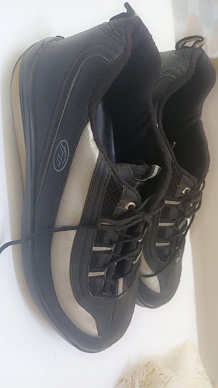 کفش اسپرت شیک و با دوام|کیف، کفش، کمربند|نجف‌آباد, یزدانشهر|دیوار