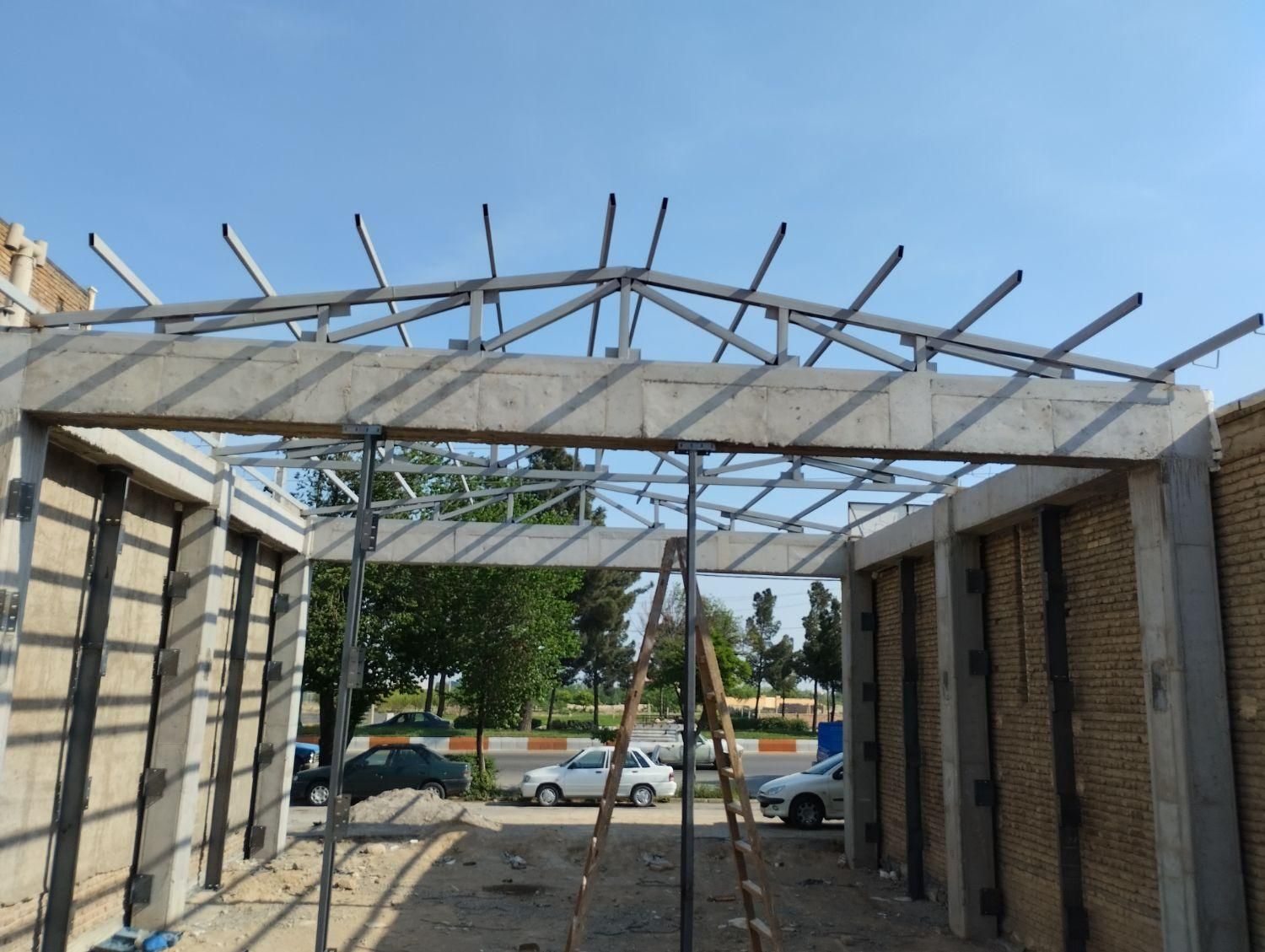 جوشکاری و نصب شیروانی و تخریب ساختمان|خدمات پیشه و مهارت|تبریز, |دیوار