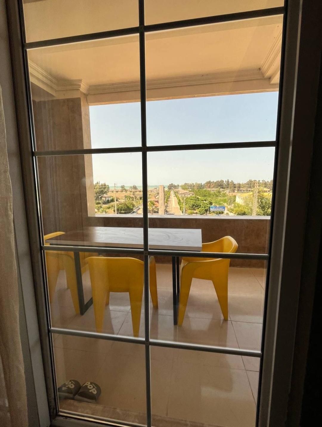 طبقه سوم ساحلی روبروی دریای فرح آباد|اجارهٔ کوتاه‌مدت آپارتمان و سوئیت|فرح آباد, |دیوار