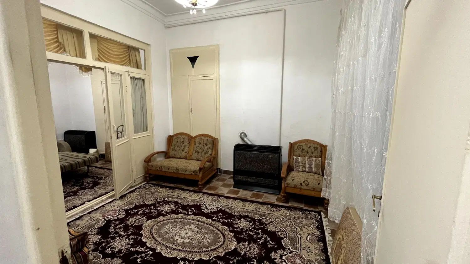 اجاره روزانه چند قدمی بازار و شهرداری رشت|اجارهٔ کوتاهمدت آپارتمان و سوئیت|رشت, بازار|دیوار