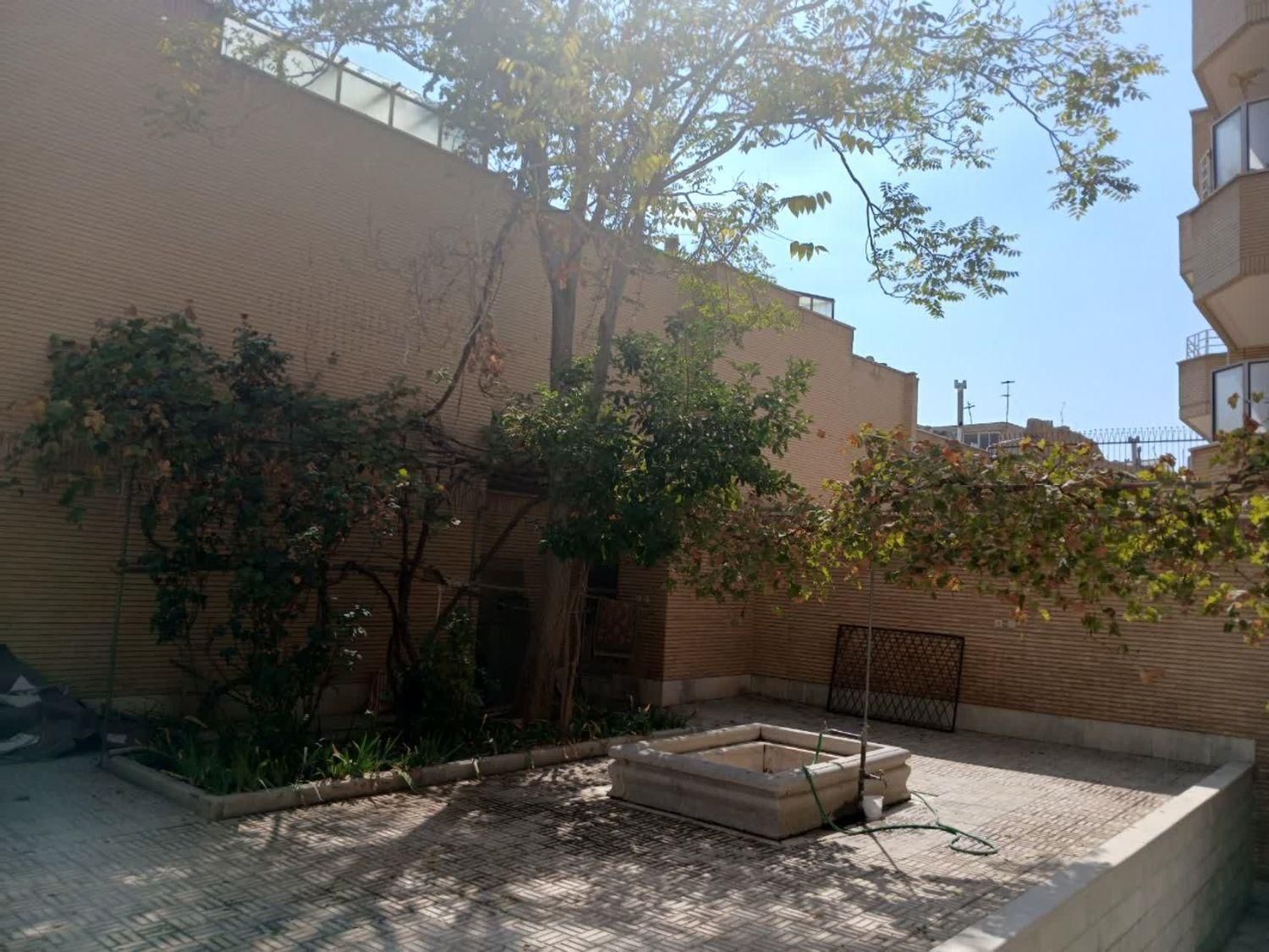 ویلایی ۲ طبقه مجزا گذر ۱۰ متر  معاوضه با  اپارتمان|فروش خانه و ویلا|اصفهان, سرچشمه|دیوار