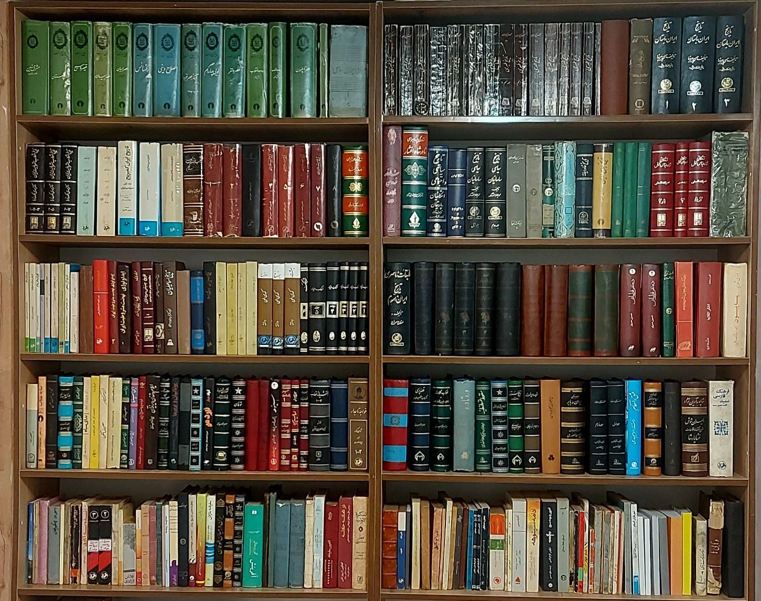 کتاب در اختیار همشهریان محترم|کتاب و مجله تاریخی|ایلام, |دیوار