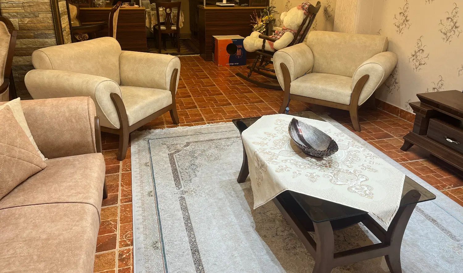 کاناپه ۷ نفره همراه با میز|مبلمان خانگی و میز عسلی|رشت, دیلمان|دیوار