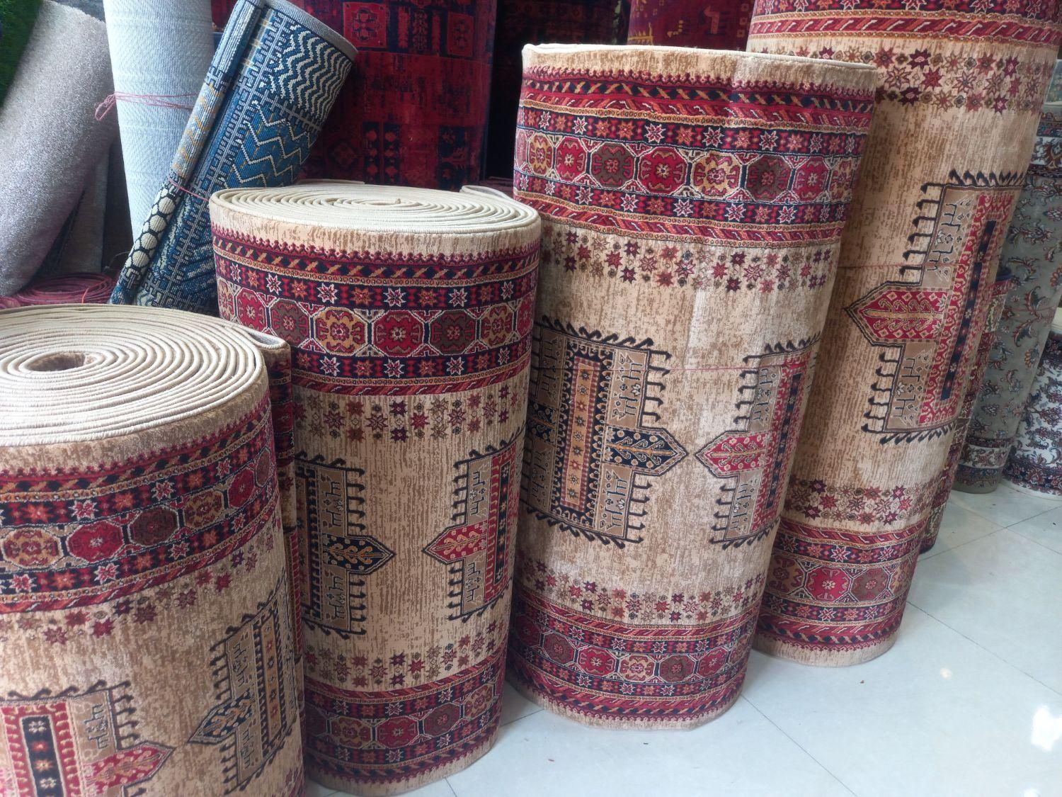 دنیای کناره صدرا|فرش|کرج, آق تپه|دیوار