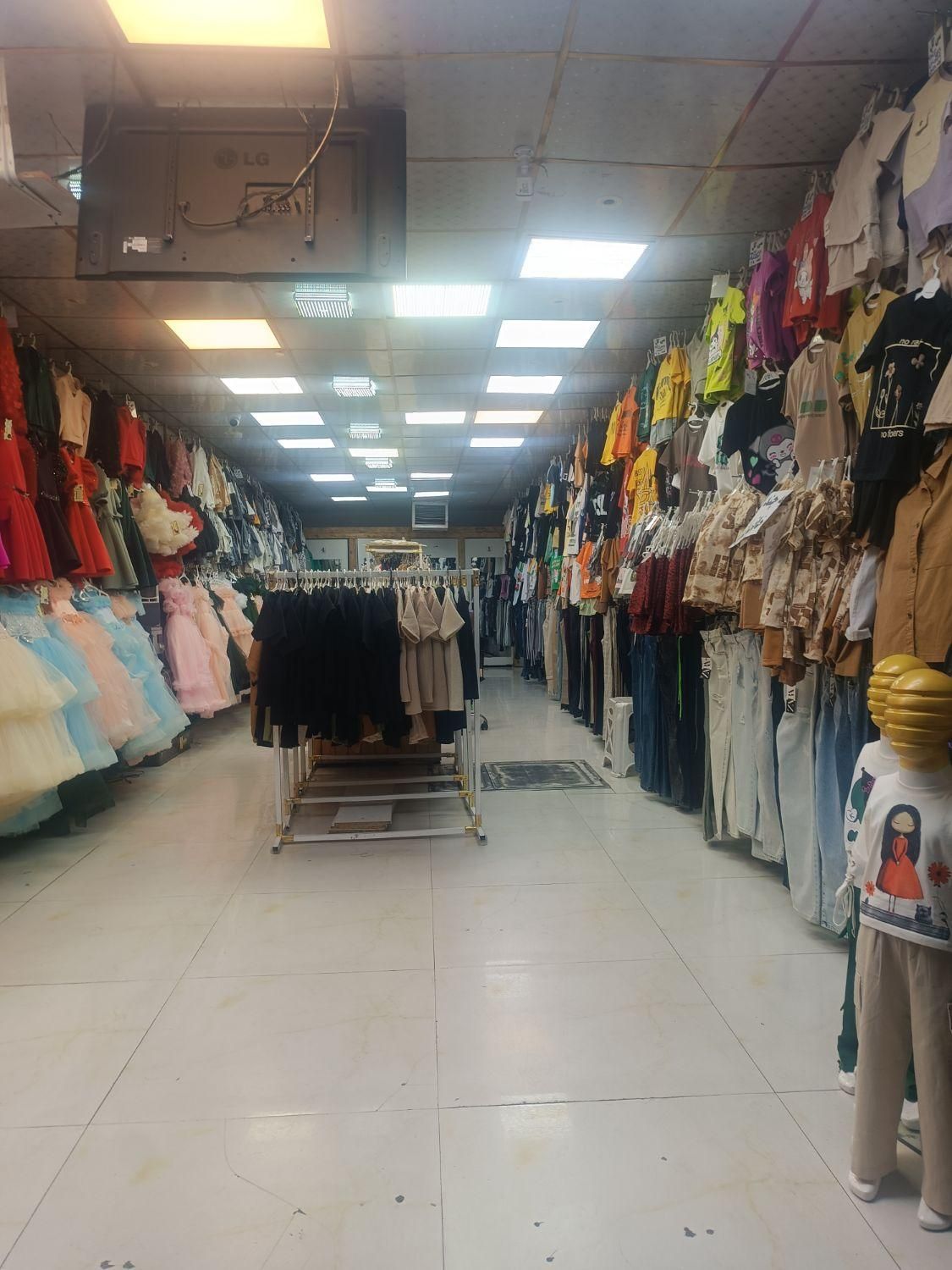 مغازه کامل با اجناس واگذار میگردد|لباس|ملارد, |دیوار