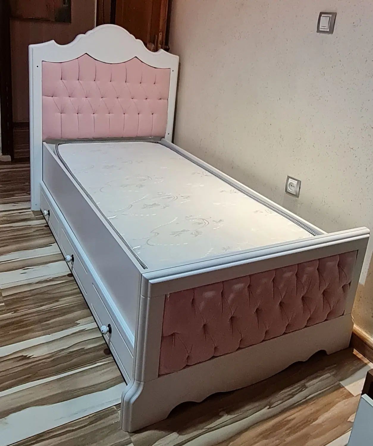 تخت کودک و نوجوان|تخت و صندلی بچه|رشت, خمیران زاهدان|دیوار