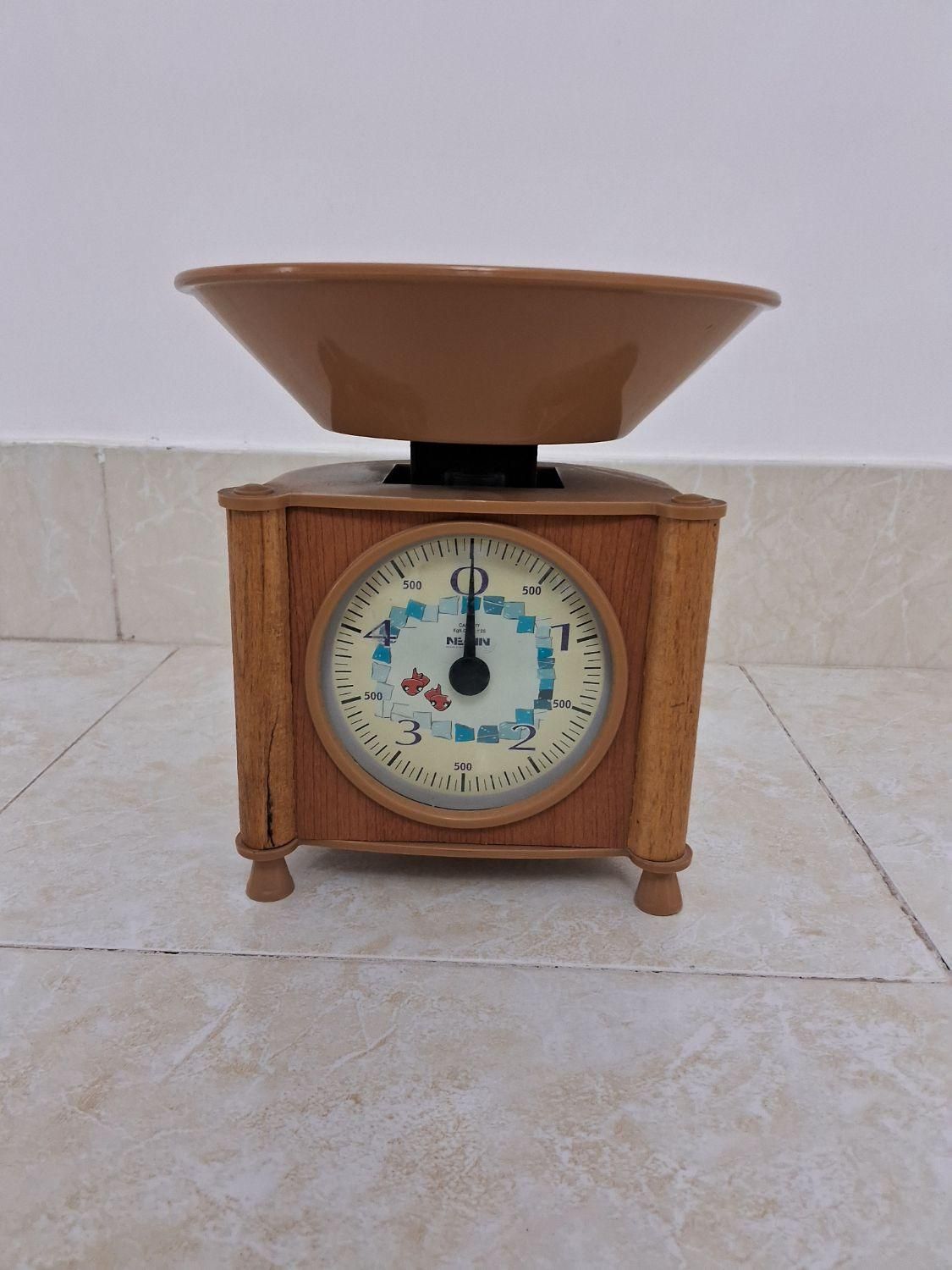 ترازوی آشپزخانه|ظروف پخت‌وپز|قائن, |دیوار