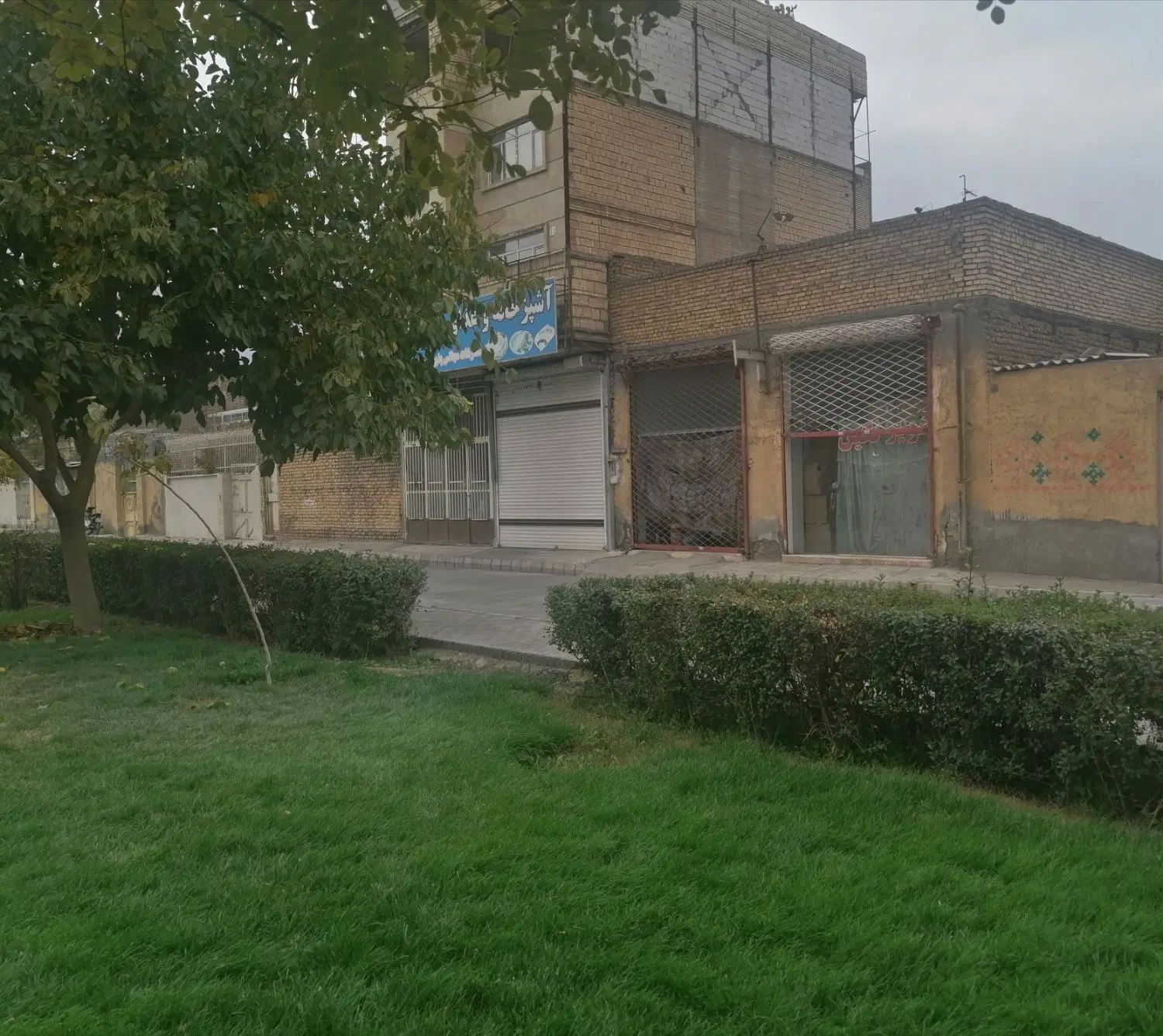 اجاره مغازه حاشیه پارک رستمی|اجارهٔ مغازه و غرفه|مشهد, محمدآباد|دیوار