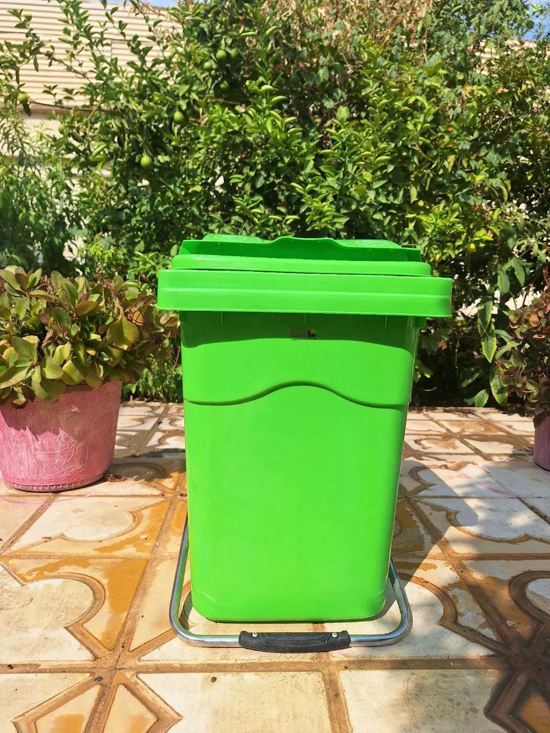 فروش درحدنوسطل پدال دار.رگال روی پایه.مناسب|بندرخت و رخت‌آویز|شیراز, گود عربان|دیوار