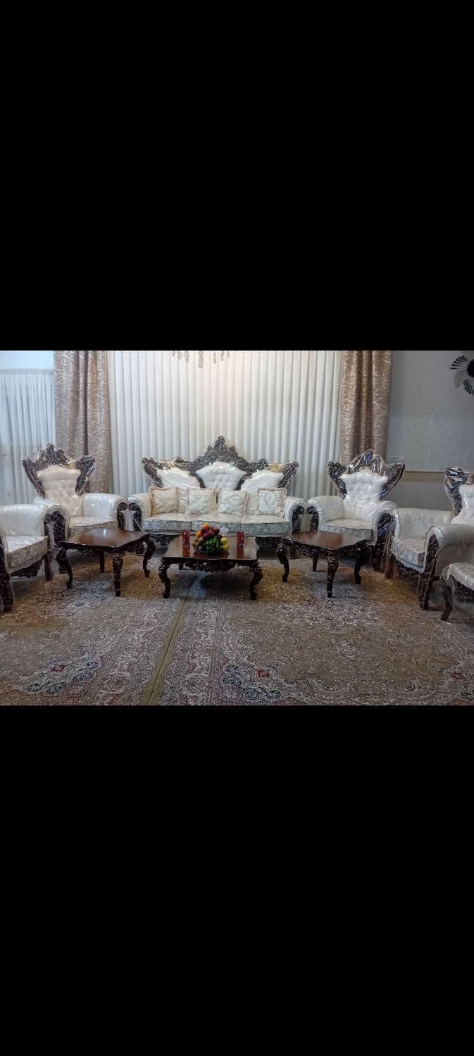 مبل ۹نفره درحد سفارشی ساخته شده به علت کمبود جا|مبلمان خانگی و میز عسلی|قم, چهار مردان|دیوار