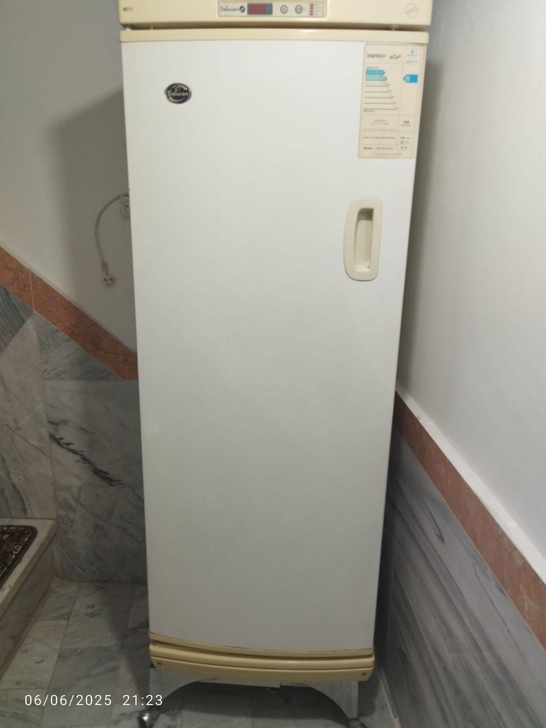 مبل هشت نفره در حد نو و یخچال تمام فریزر|مبلمان خانگی و میز عسلی|سنندج, |دیوار