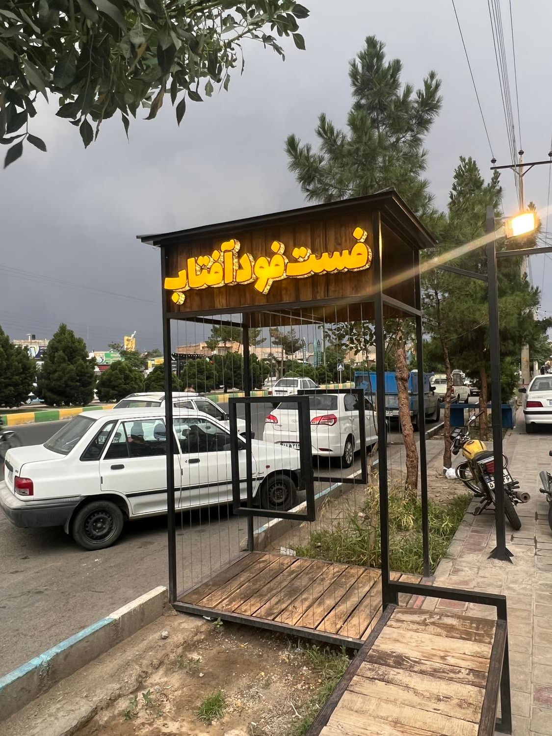 آشپز فست فود، صندوقدار پیک موتوری|استخدام خدمات فروشگاه و رستوران|کاشان, راوند|دیوار