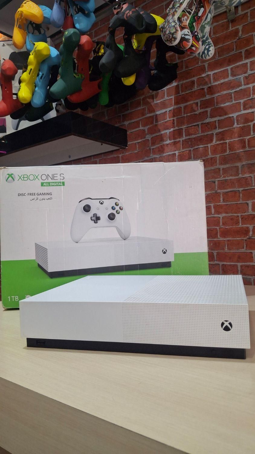 xbox one s در حد آکبند|کنسول، بازی ویدئویی و آنلاین|اصفهان, سعادت‌آباد|دیوار