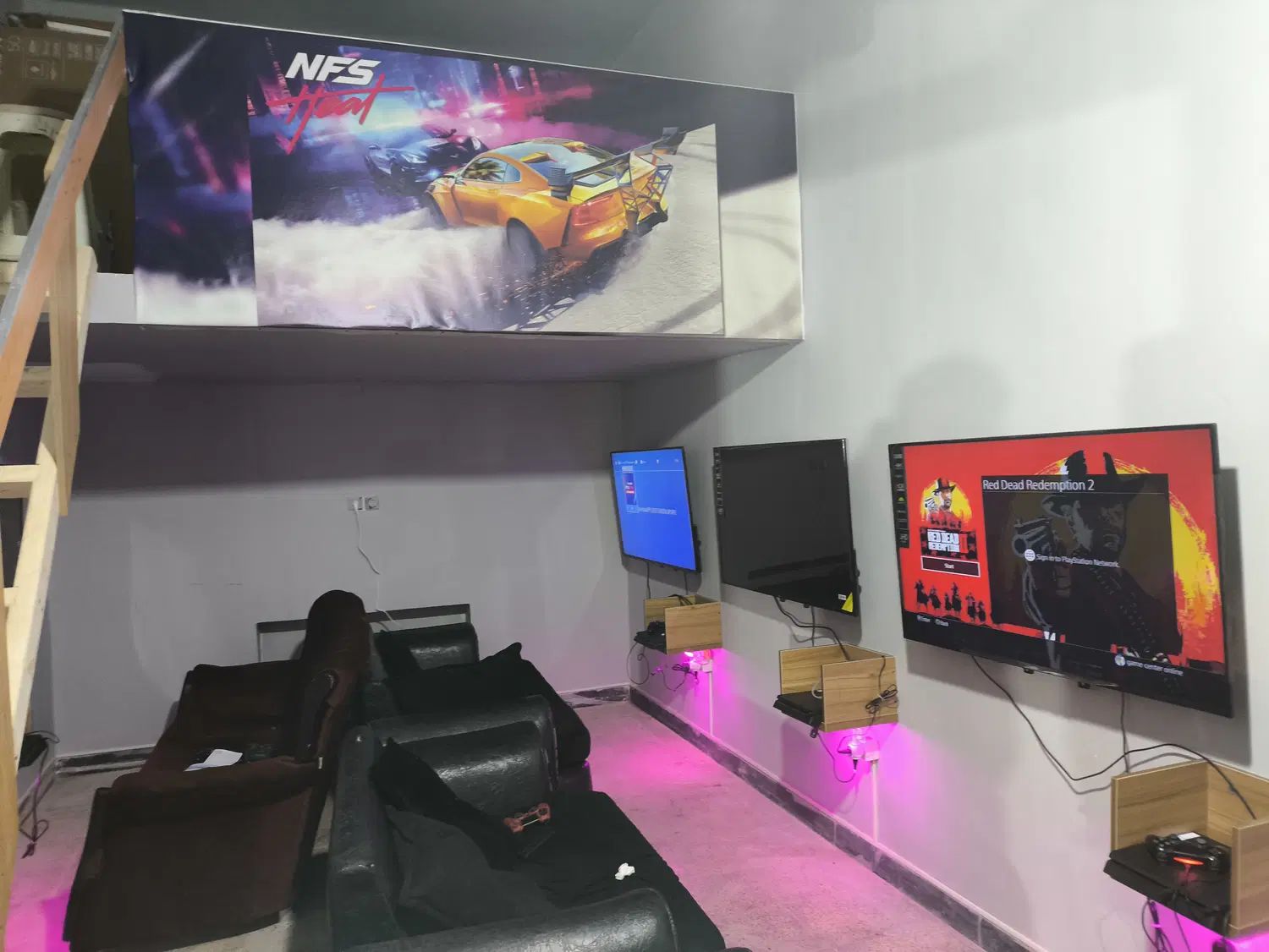 چهار عدد ps4وپنج عدد تلویزیون سام پنجاه اینج|کنسول، بازی ویدئویی و آنلاین|گنبد کاووس, |دیوار