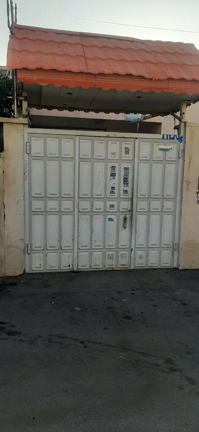 منزل ویلای دوخوابه بازسازی کامل|فروش خانه و ویلا|شیراز, شیشه‌گری|دیوار