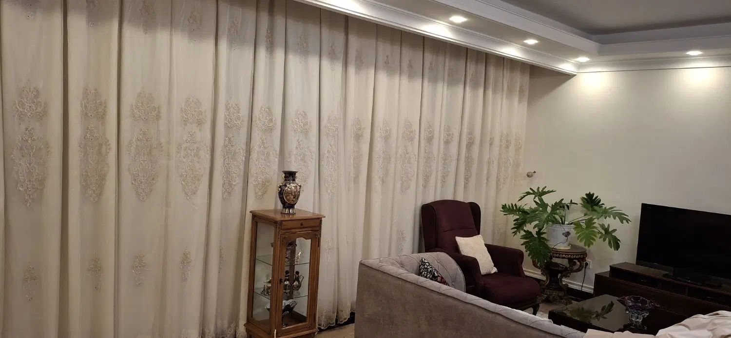 پرده 6 متر در 2.8 متر حریر طرح دار|پرده، رانر، رومیزی|تهران, مجیدآباد|دیوار