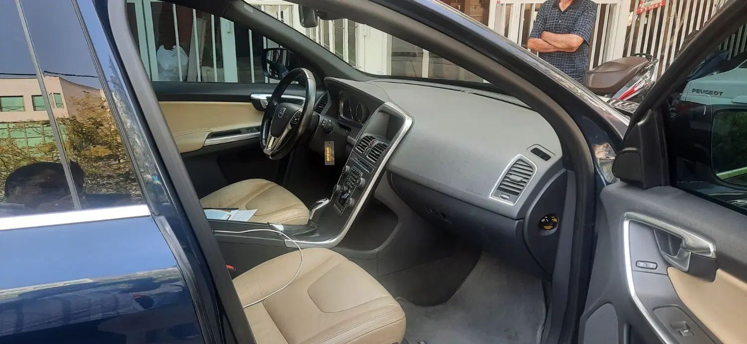 ولوو XC60 T5، مدل ۲۰۱۴|خودرو سواری و وانت|تهران, مجیدیه|دیوار