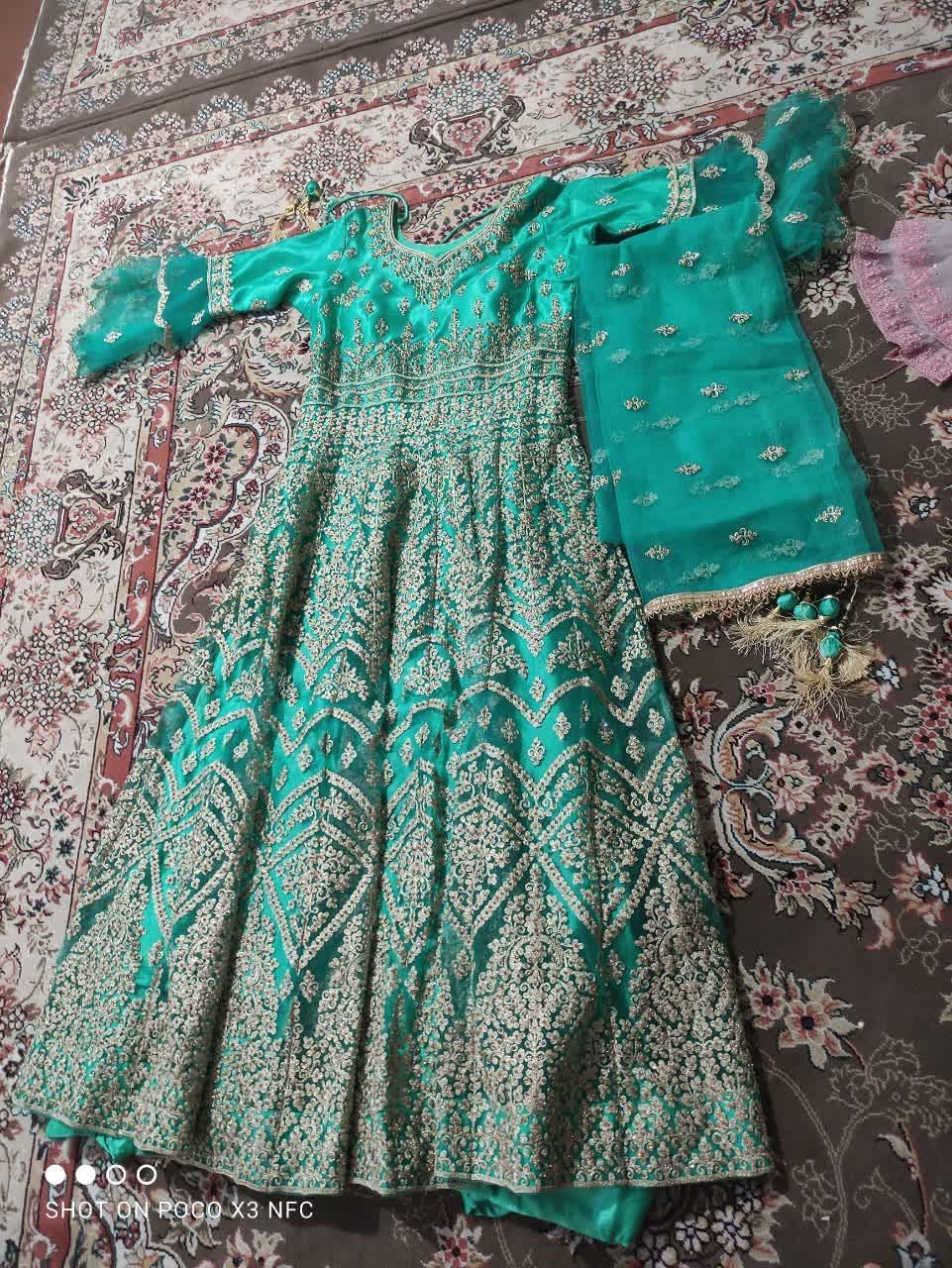 لباس مجلسی|لباس|یزد, |دیوار