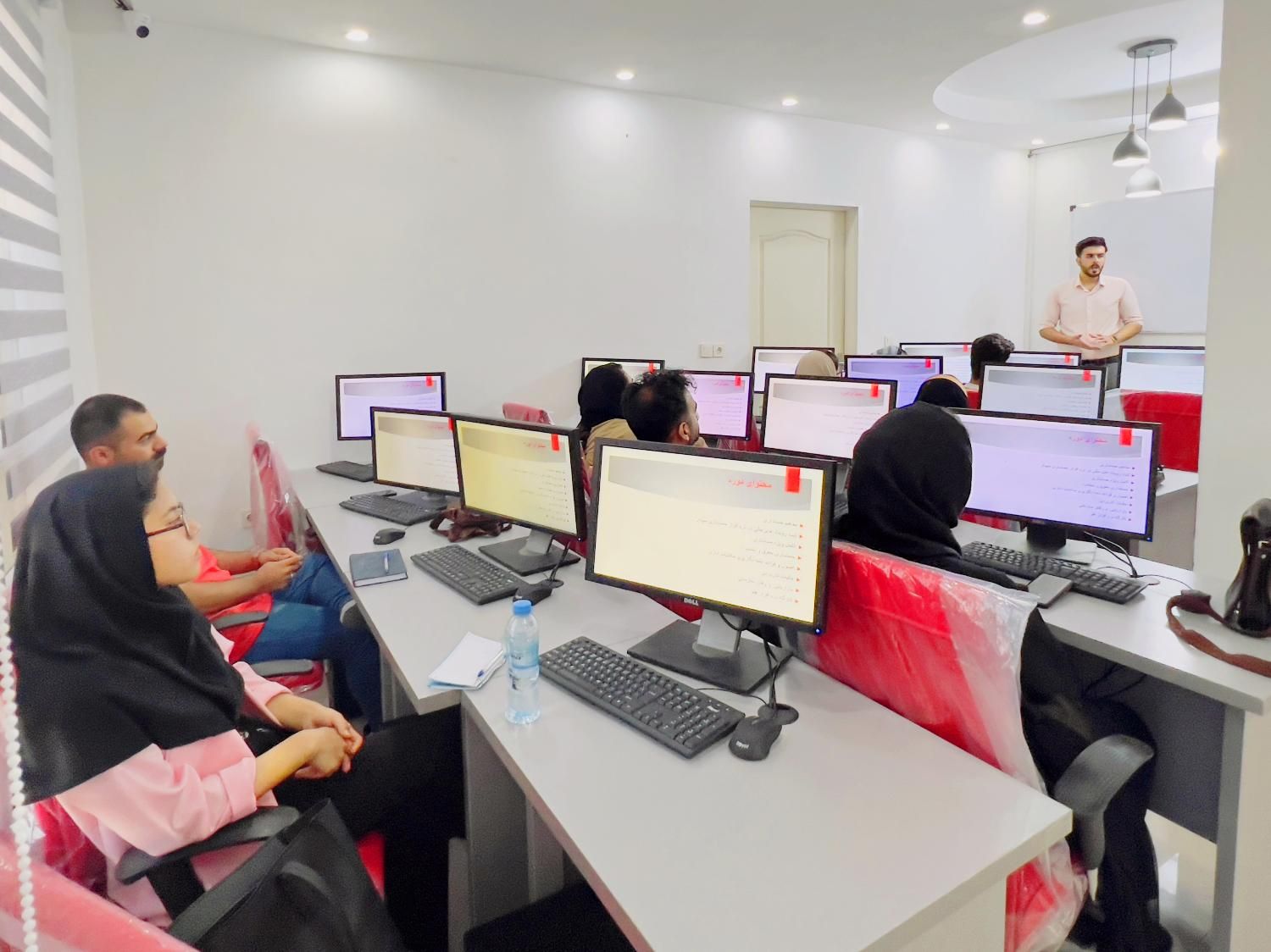 من هیچی از حسابداری نمیدونستم،ولی الان کار میکنم|خدمات آموزشی|مشهد, وکیلآباد|دیوار