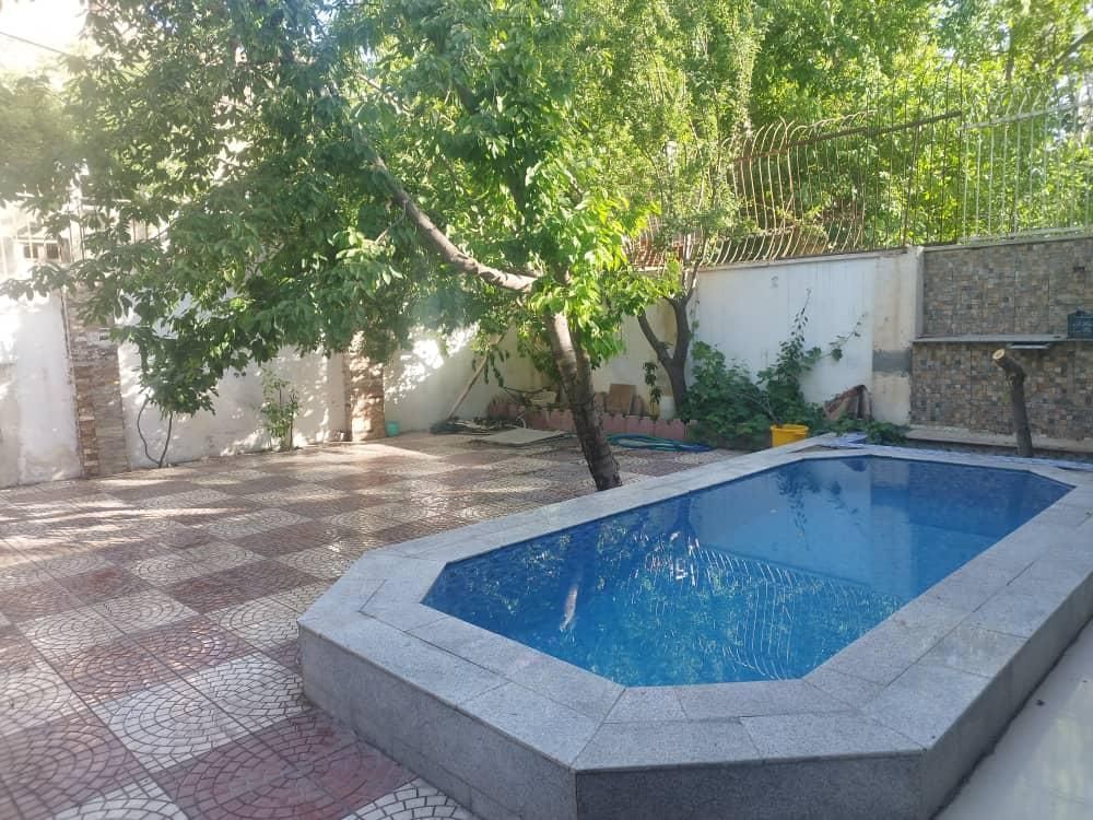 ویلای دوخوابه با استخر روباز در باغبهادران|اجارهٔ کوتاهمدت ویلا و باغ|اصفهان, بوستان آینه خانه|دیوار