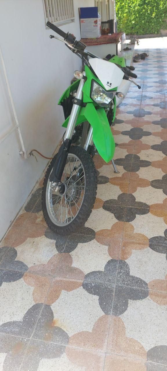 موتور کاوازاکی klx 250 مدل ۱۴۰۲ کارکرد ۳۰۰۰|موتورسیکلت|رودسر, |دیوار