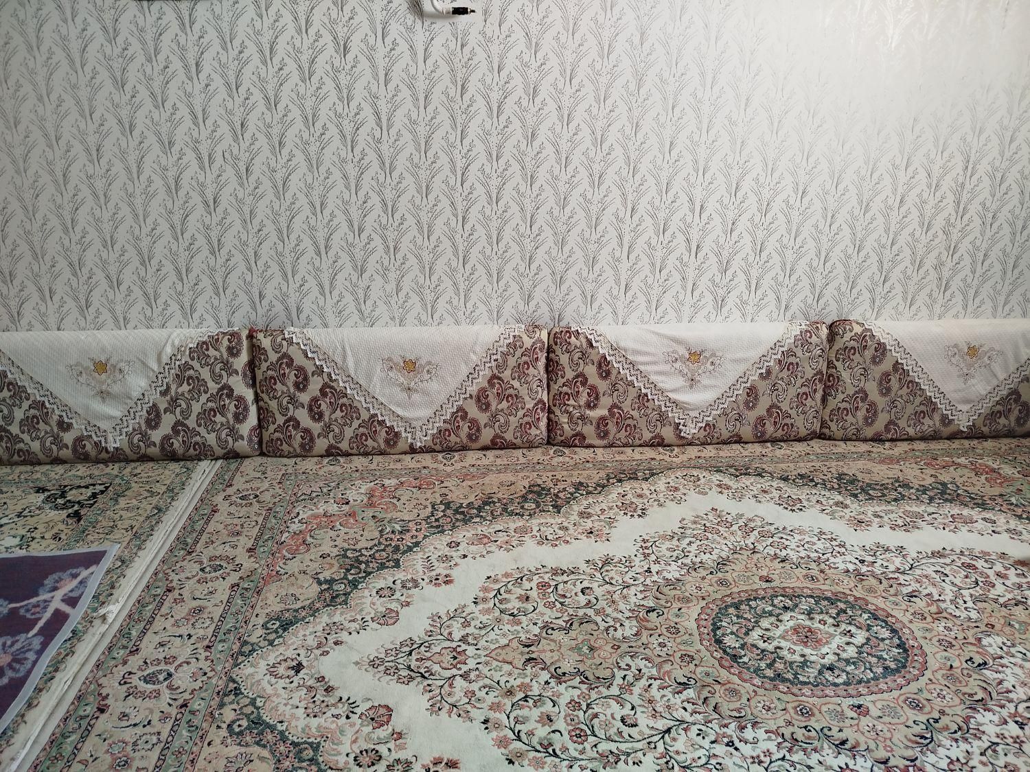 پشتی کارکرده در حد نو|پشتی|کوهدشت, |دیوار