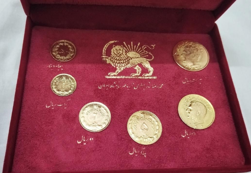 جعبه مخملی سکه های پهلوی دوم با روکش آبطلا|کلکسیون سکه، تمبر، اسکناس|تهران, ونک|دیوار