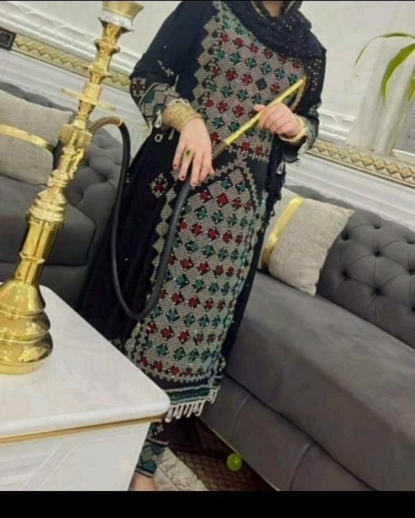 نگین کوبی روی انواع لباس بلوچی چادر شال و...|لباس|کهنوج, |دیوار