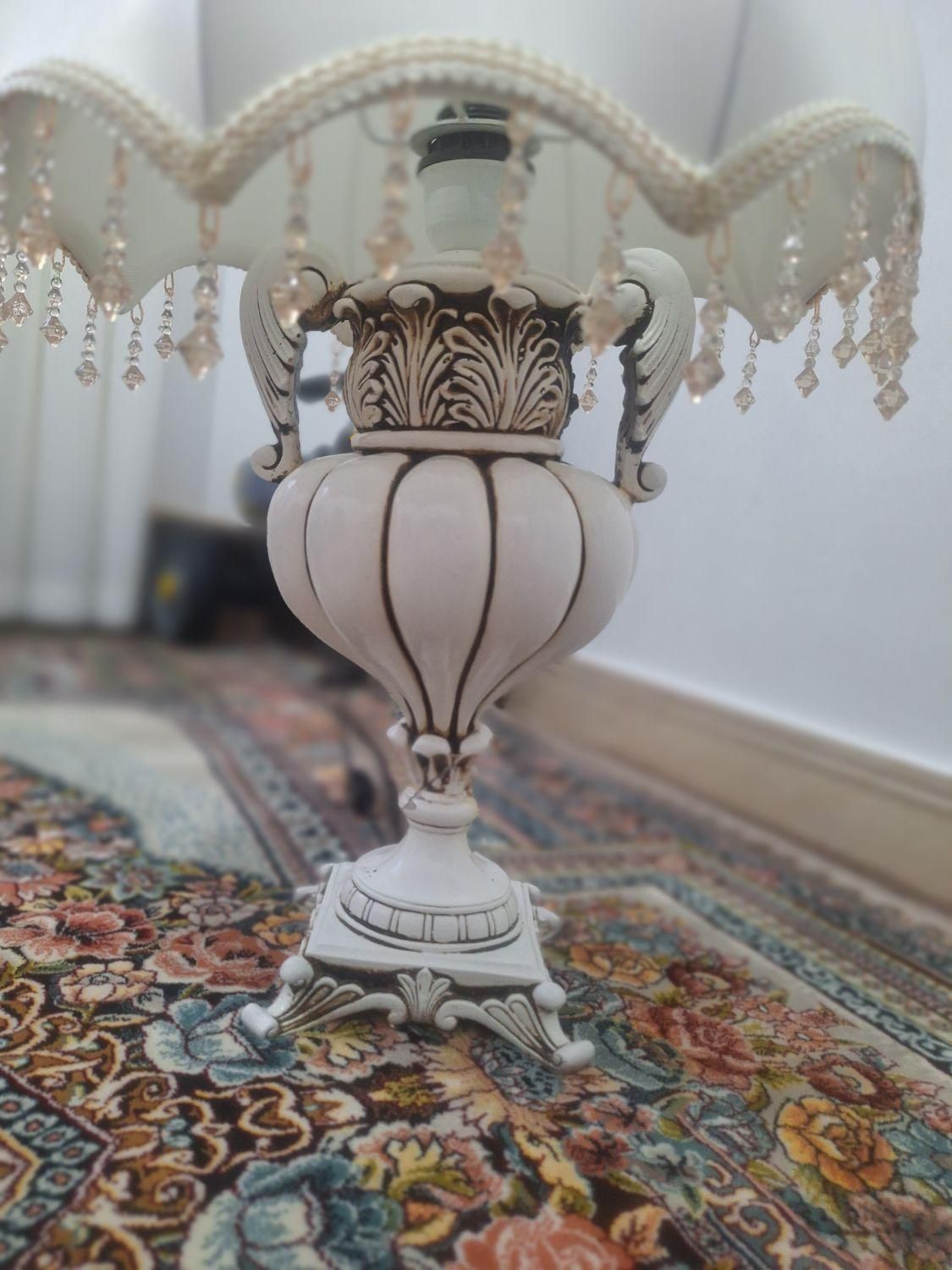 یک عدد آباژور|چراغ خواب و آباژور|زنجان, |دیوار