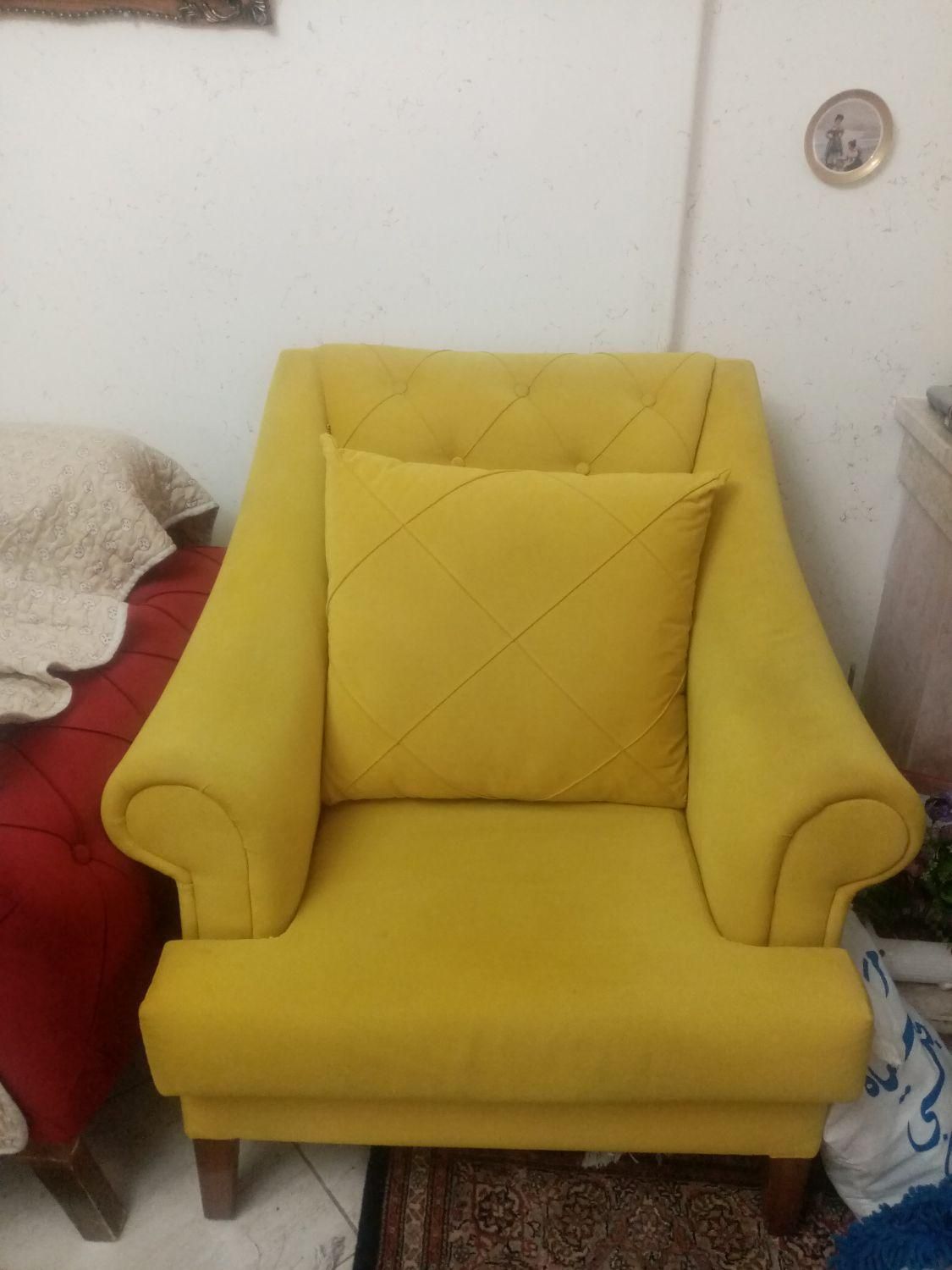 دو دست مبل راحتی فروش به دلیل اسباب کشی و نبودن جا|مبلمان خانگی و میز عسلی|تبریز, |دیوار